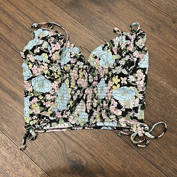 Floral tank - Picture 2 of 2